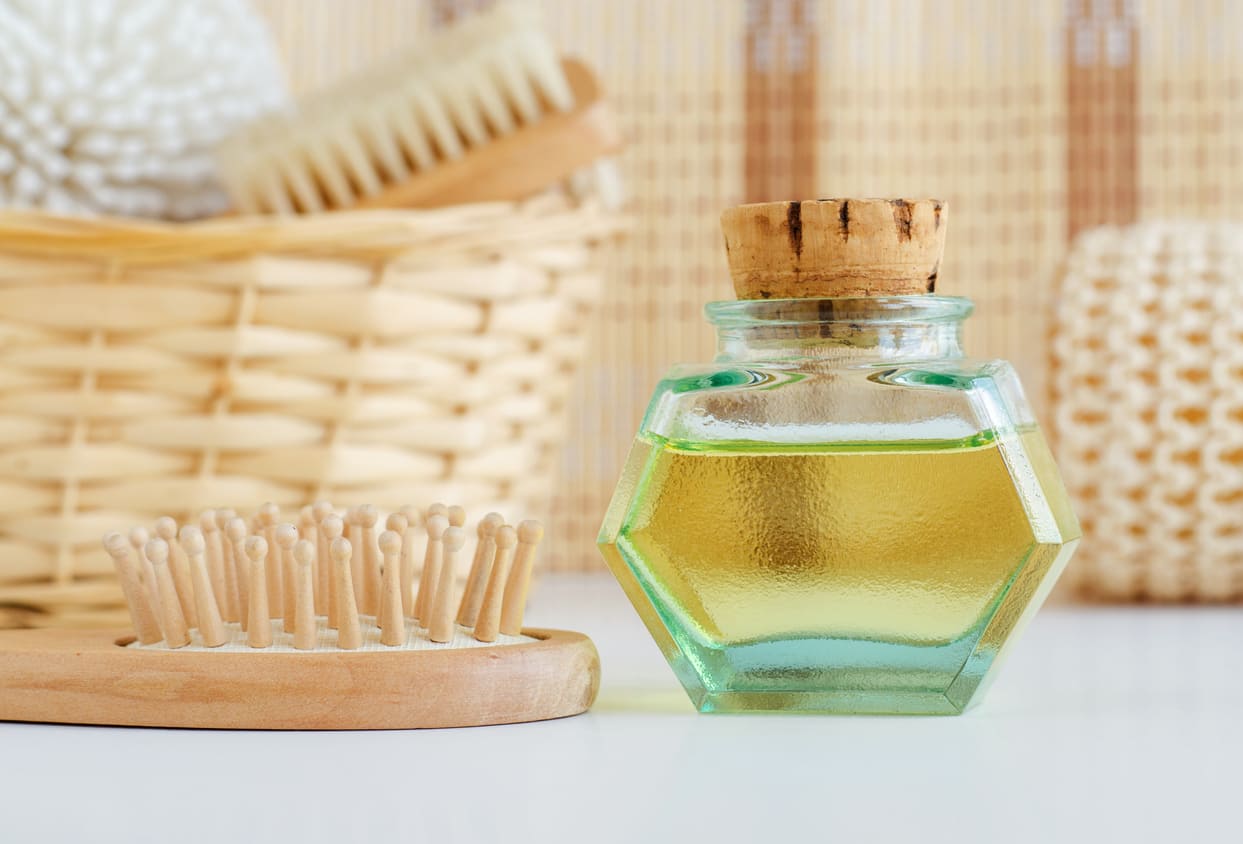 How To Use Castor Oil For Hair Growth - AFAM Concept